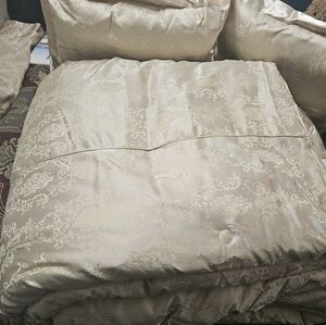 ❣️NEW❣️ Britney King Comforter Set | 6 Pieces | Cream